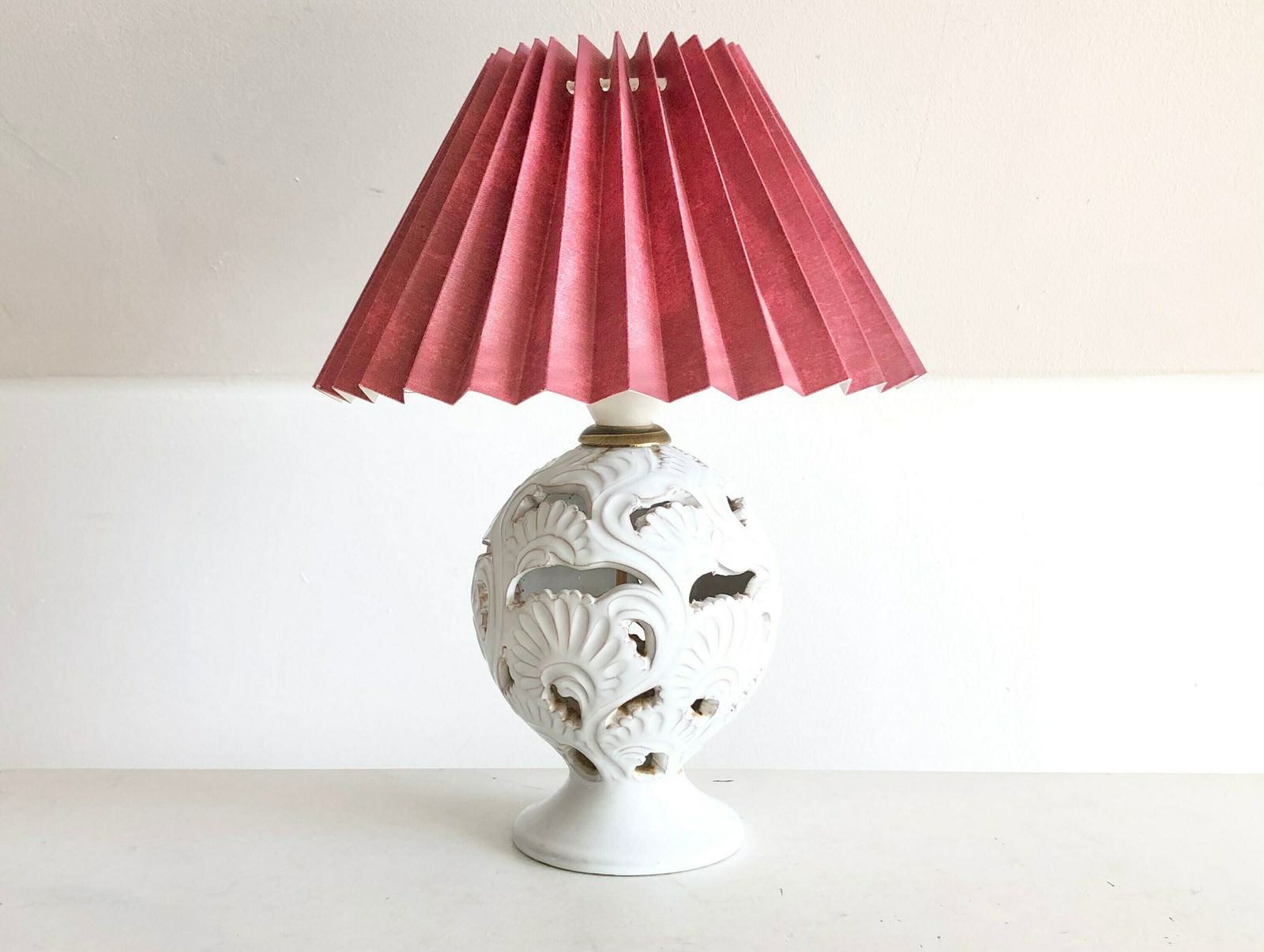 Danish Art Deco Ceramic White Glaze Table Lamp With Beautiful Organic Carved Pattern And Dark Rose Fabric Pleated Shade photo Lighting