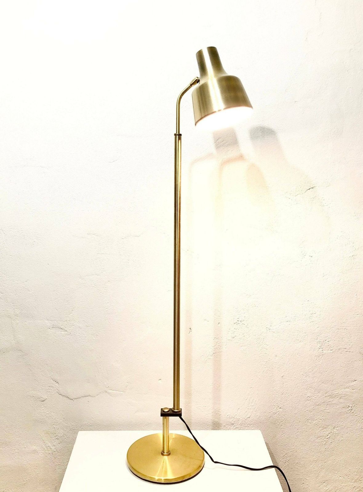 Danish Mid Century Modern Floor Lamp In Gold Colored Metal And Elegant Design Details   Design By Dansa