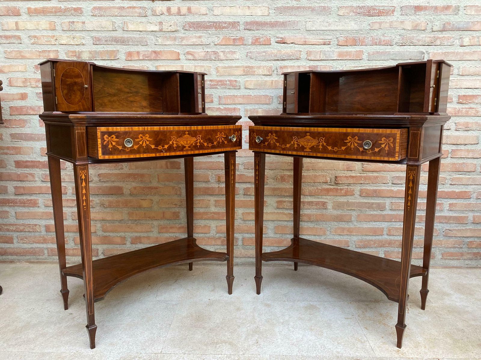 Tables de nuit avec marqueterie française incrustée, années 1920, lot de 2 photo vinterior