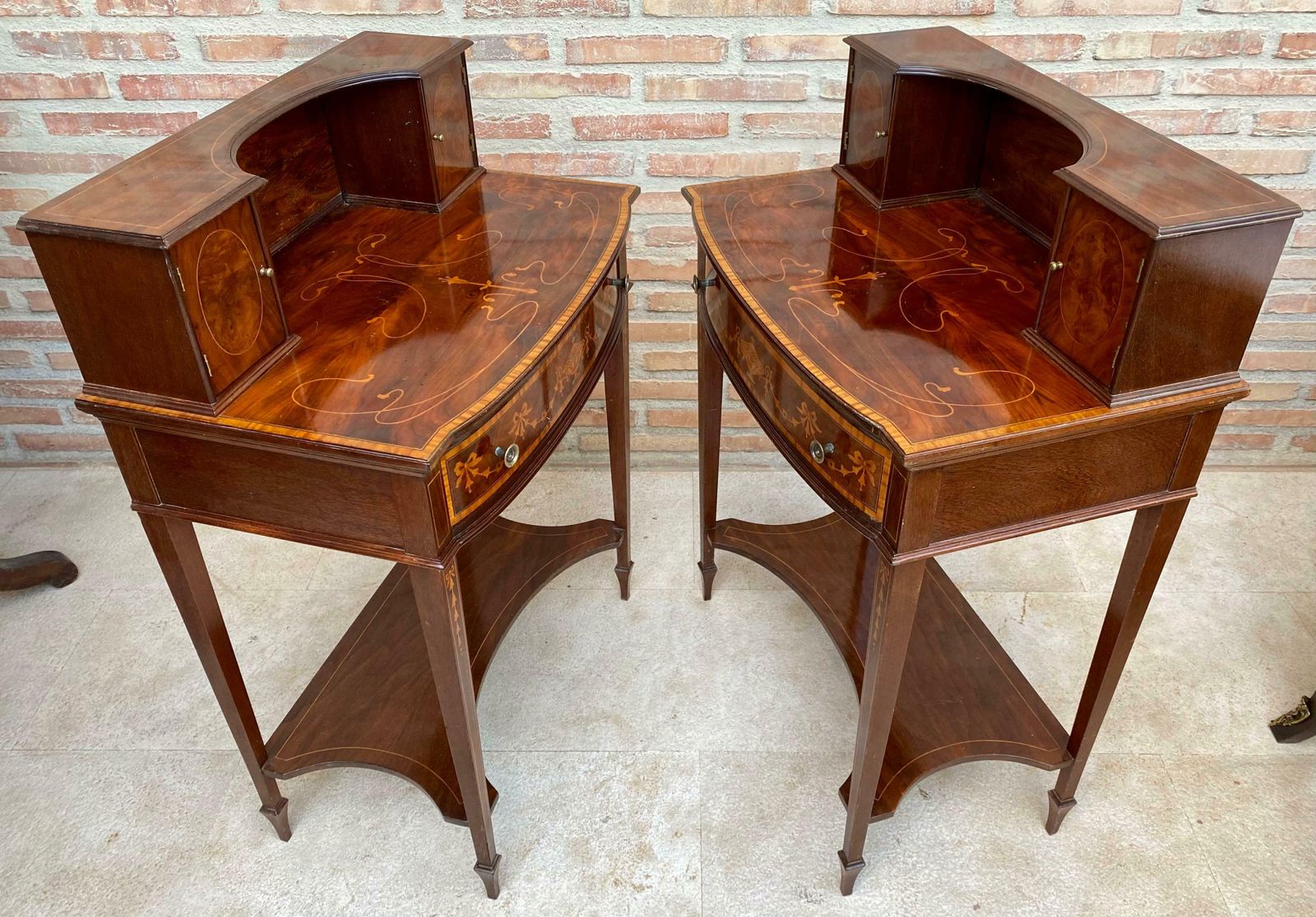 Mobilier Tables de nuit avec marqueterie française incrustée, années 1920, lot de 2 photo