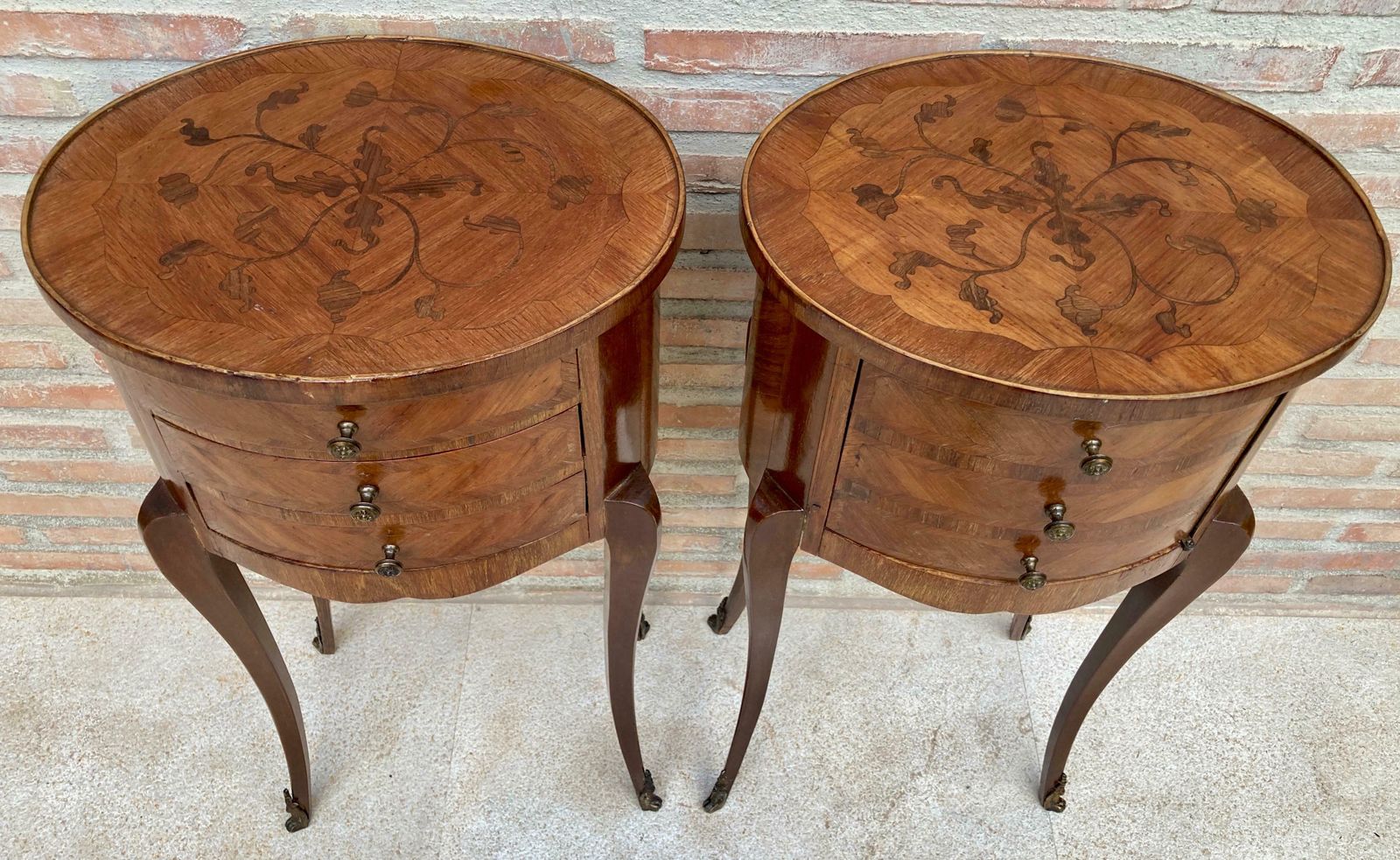 Tables de chevet de style Louis XVI en noyer marqueté, France, années 1920, lot de 2 photo Mobilier