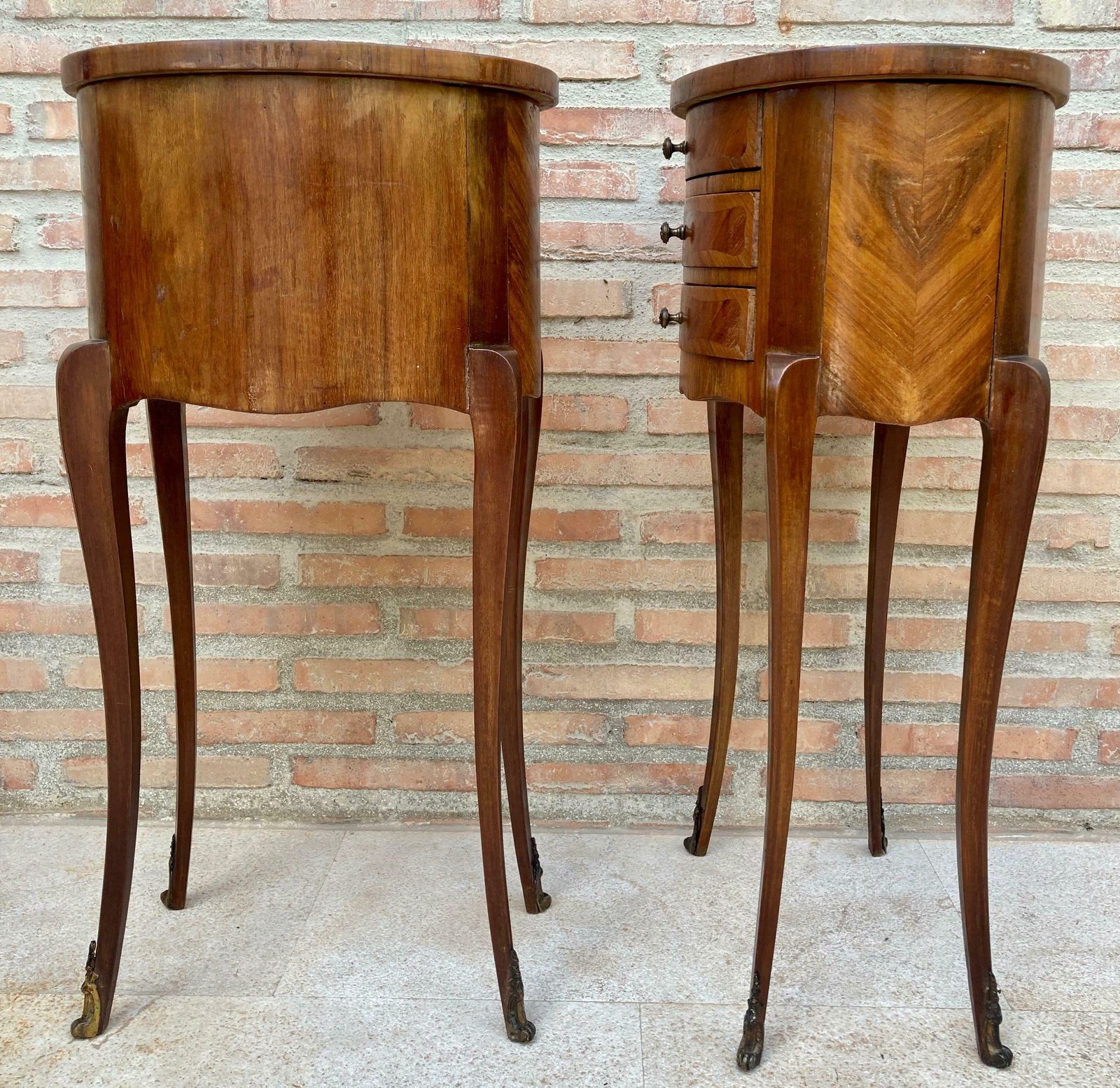 photo buy Tables de chevet de style Louis XVI en noyer marqueté, France, années 1920, lot de 2