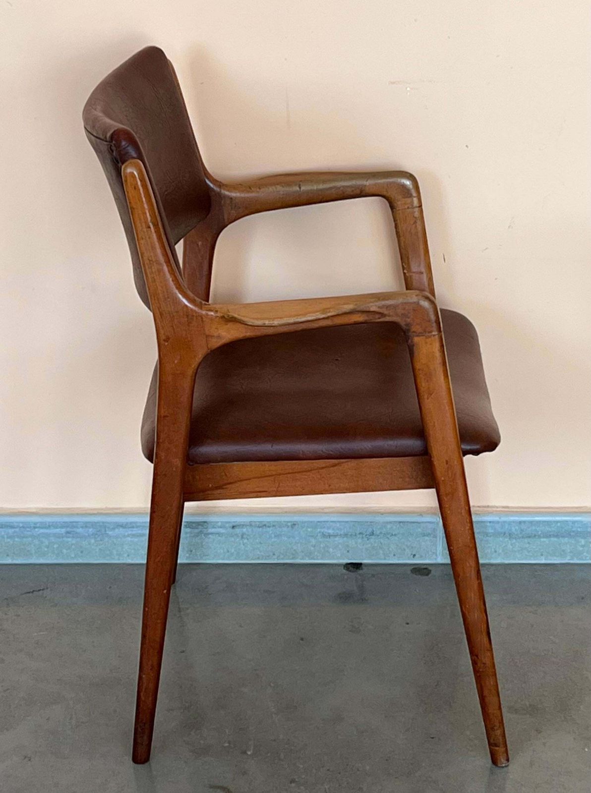 Fauteuils modernes en teck et cuir brun, dans le style de Erik Buch photo vinterior