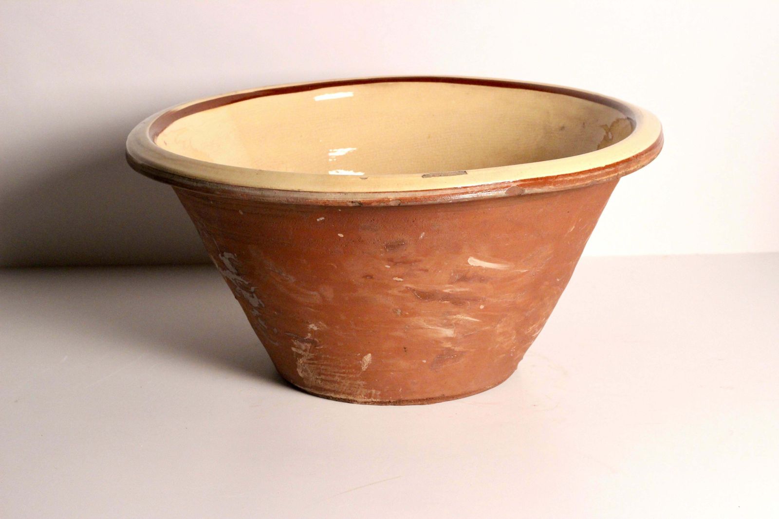 photo furniture A Large English 19th Century Dairy Bowl From The Cotswolds