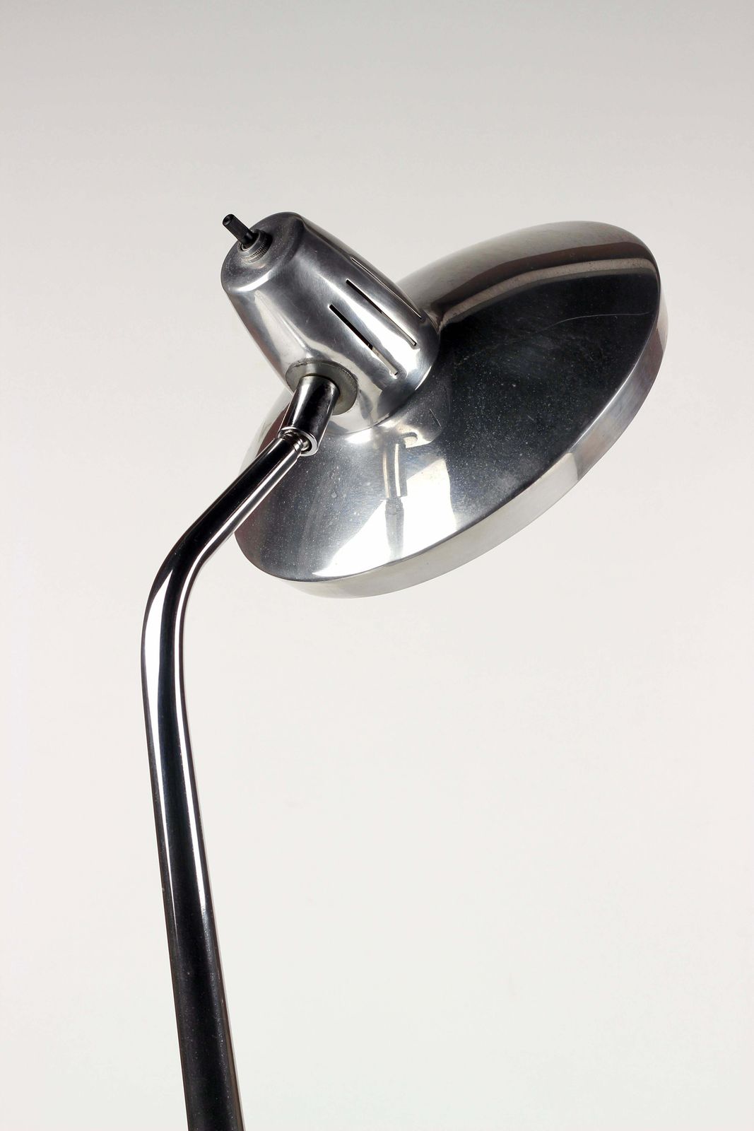 Chrome And Aluminium Fase Desk Lamp Modelos Patentados Madrid Espana photo vinterior