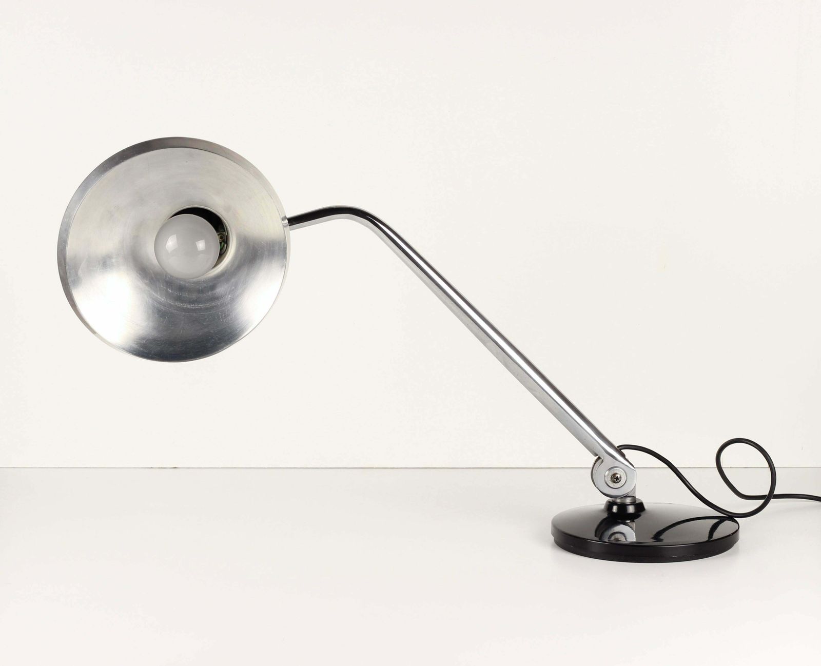 photo vinterior Chrome And Aluminium Fase Desk Lamp Modelos Patentados Madrid Espana