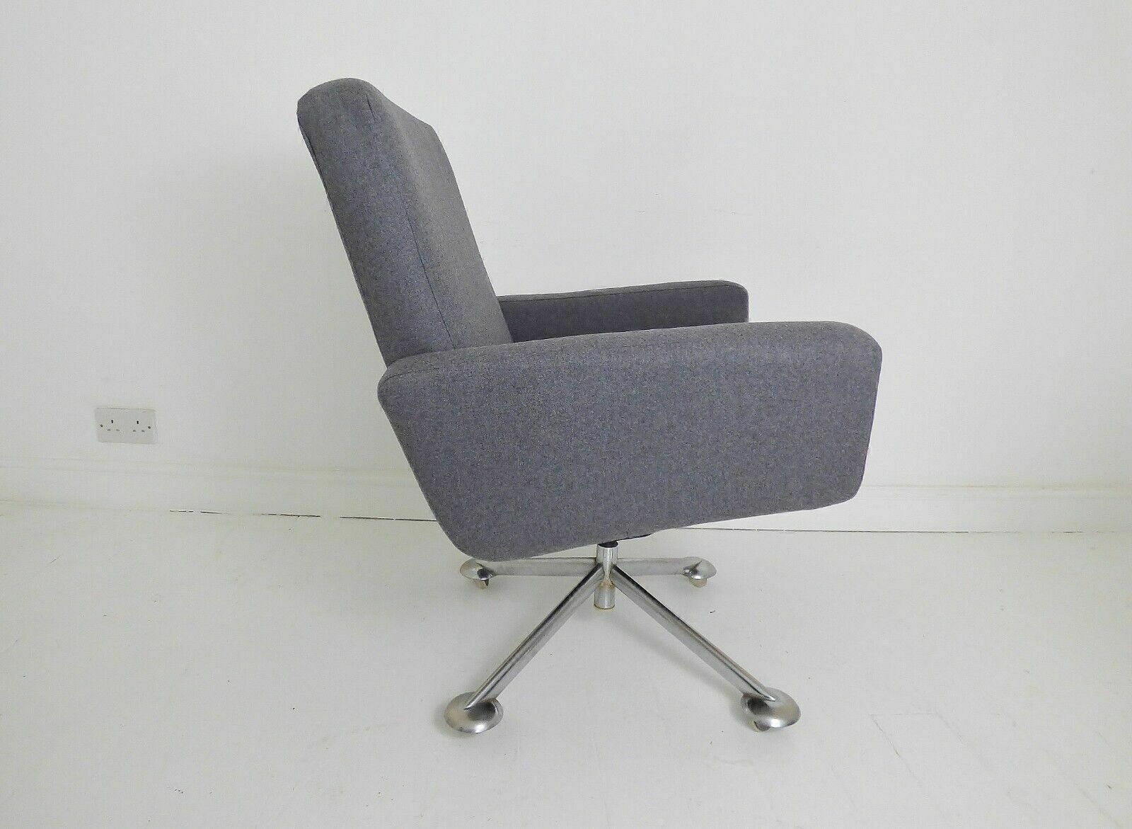 Stunning Vintage Chrome Swivel Lounge Chair   1960's photo 625.0