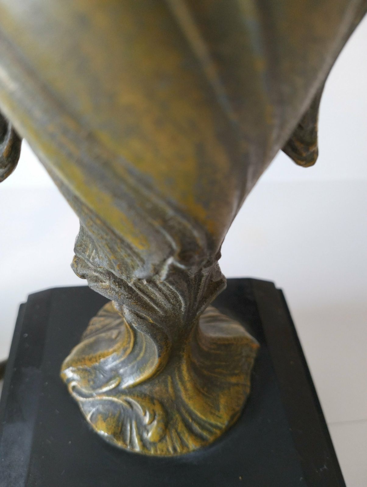 Franse Antieke Bronzen Spelter Urnen, Frans Antiek Rococo Bronzen Vaas, Paar Antieke Urnen, Château Chic Woondecoratie photo vintage