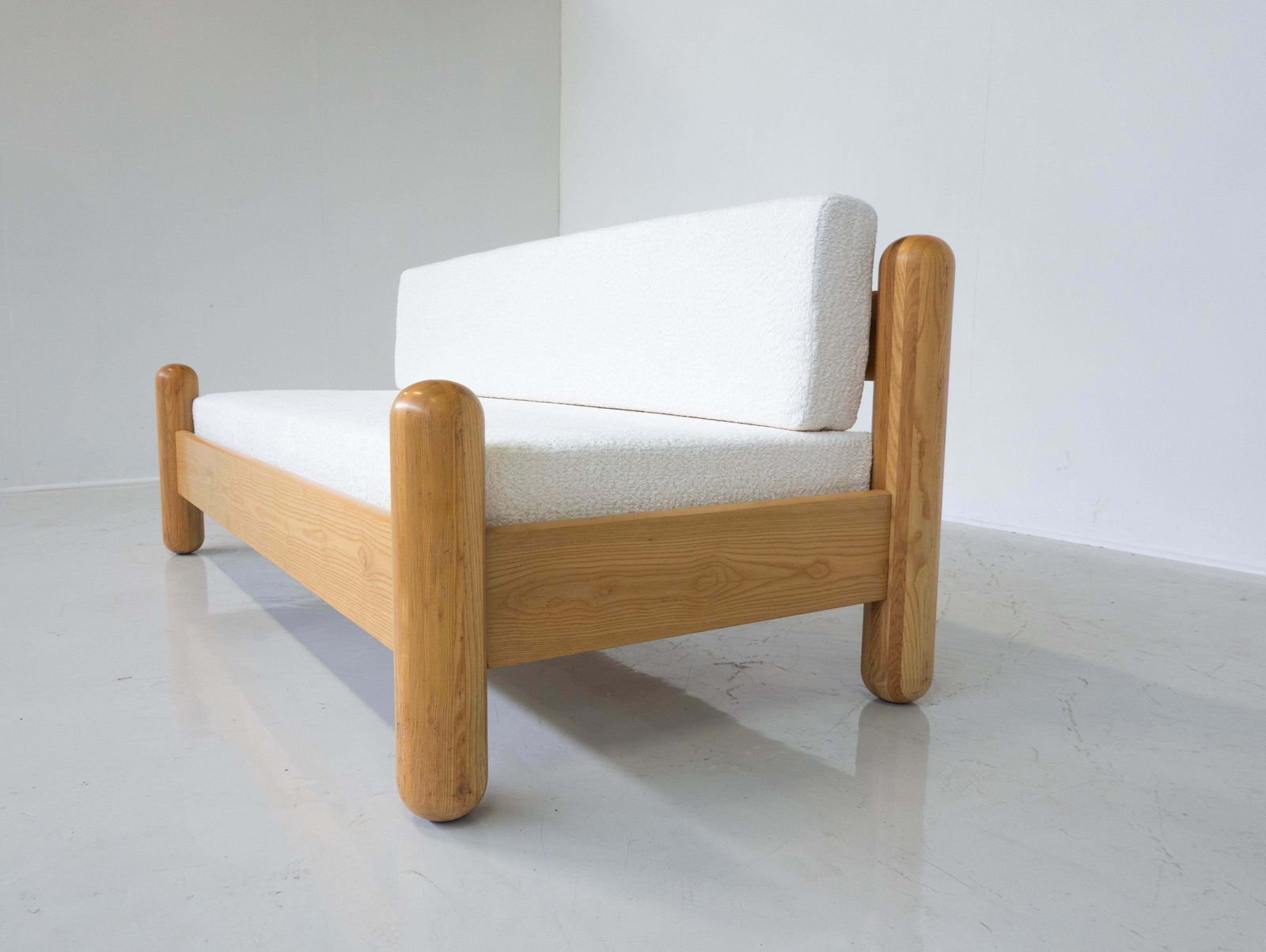 Mid Century Modern Italian Sofa, Wood And White Boucle Fabric, 1970s photo vinterior