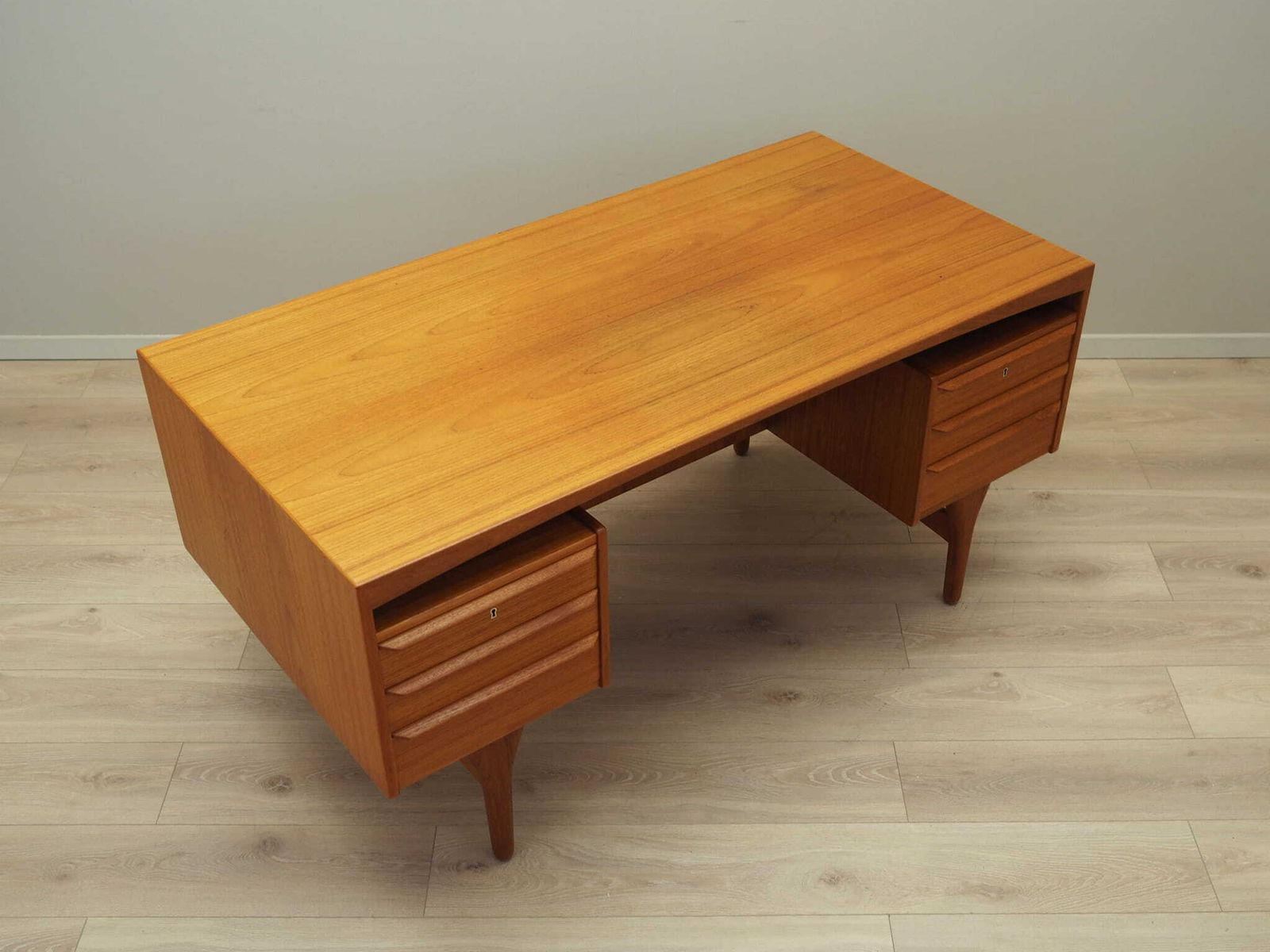 Teak Desk, Danish Design, 1960s, Designer: Vald Mortensen, Production: Odense photo vinterior