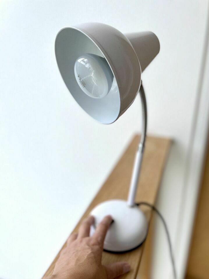 photo vintage Vintage White Gooseneck Desk Lamp By Veneta Lumi Italy Bhs 1980s Pat Tested