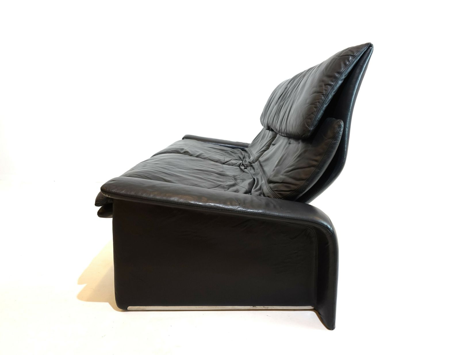 Saporiti Italia 2 Seater Leather Sofa By Giovanni Offredi photo furniture