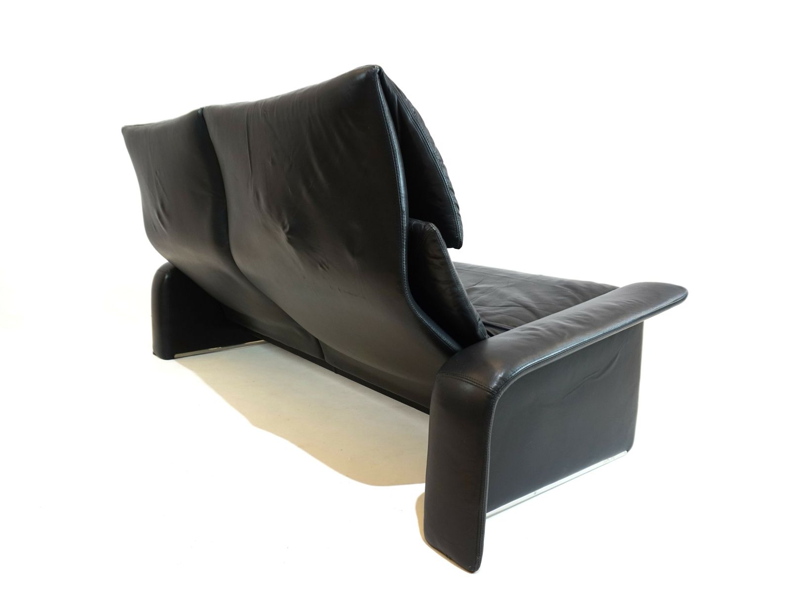 Saporiti Italia 2 Seater Leather Sofa By Giovanni Offredi photo 1000.0