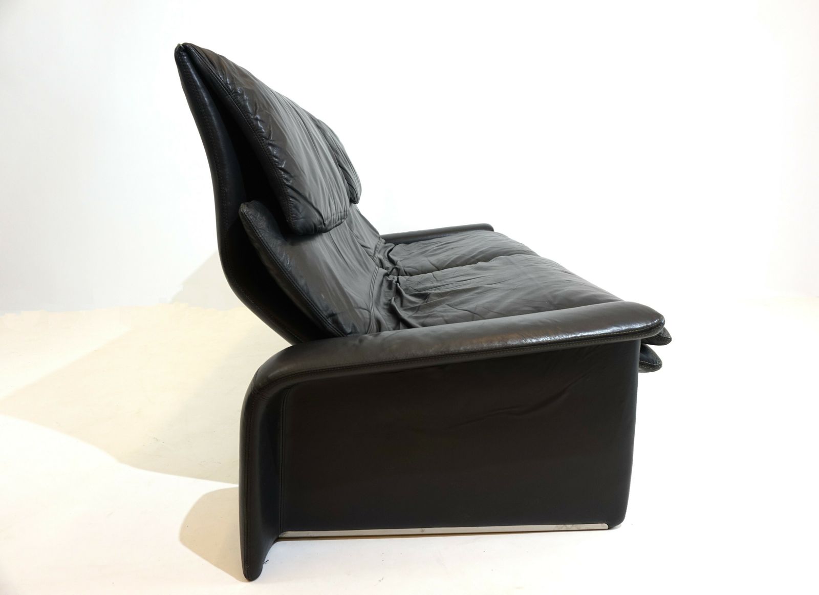 photo vinterior Saporiti Italia 2 Seater Leather Sofa By Giovanni Offredi