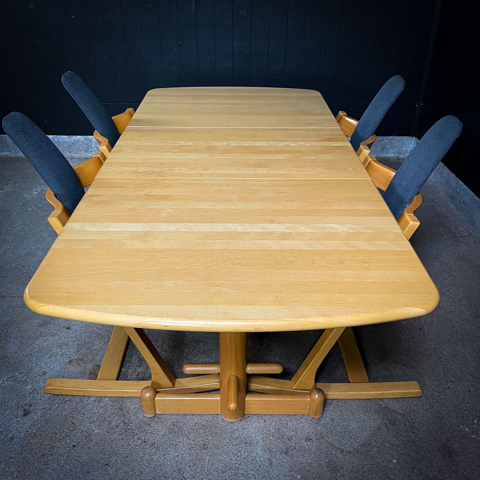 Vintage Stokke Pendulem Eetkamerset – 4 Stoelen & Uitneembare Eettafel photo furniture