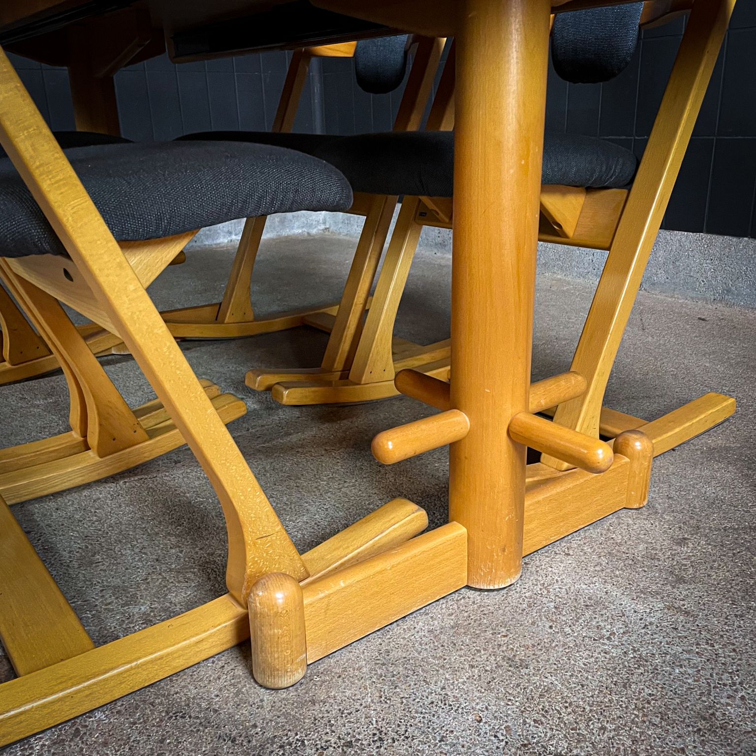 Vintage Stokke Pendulem Eetkamerset – 4 Stoelen & Uitneembare Eettafel photo vinterior