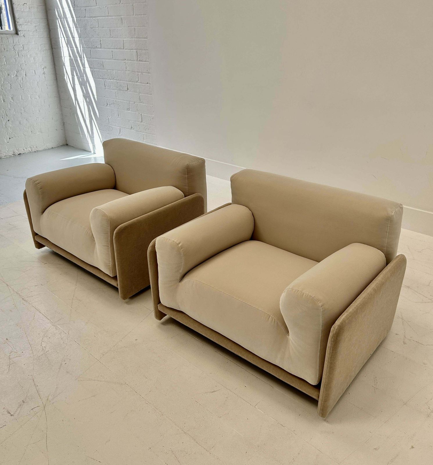 1970s Modernist Italian Framed Armchair photo vinterior
