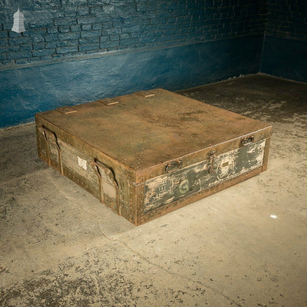 1920’s Agricultural Parts Box, Wood And Metal Construction photo vinterior