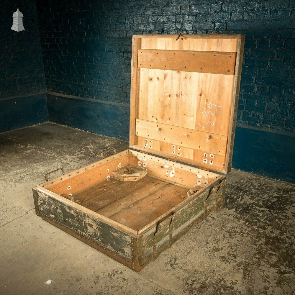 1920’s Agricultural Parts Box, Wood And Metal Construction photo vintage