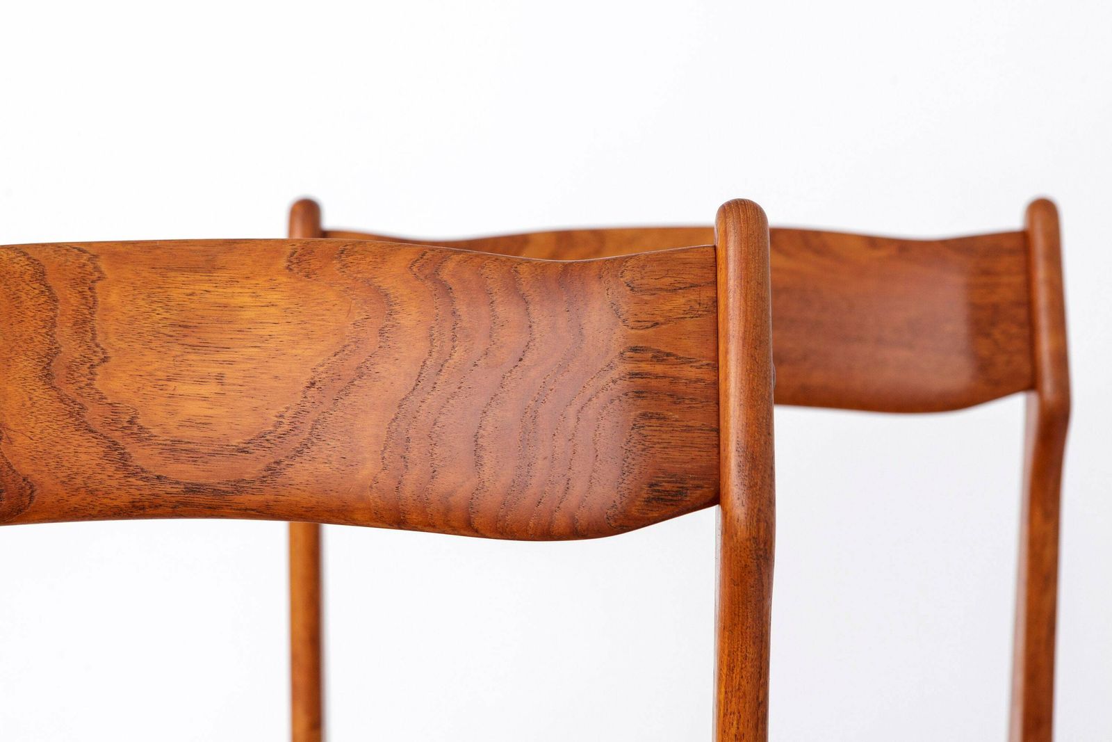 2 Of 5 Vintage Danish Chairs 1960s   Walnut Chair Frame photo 789.0
