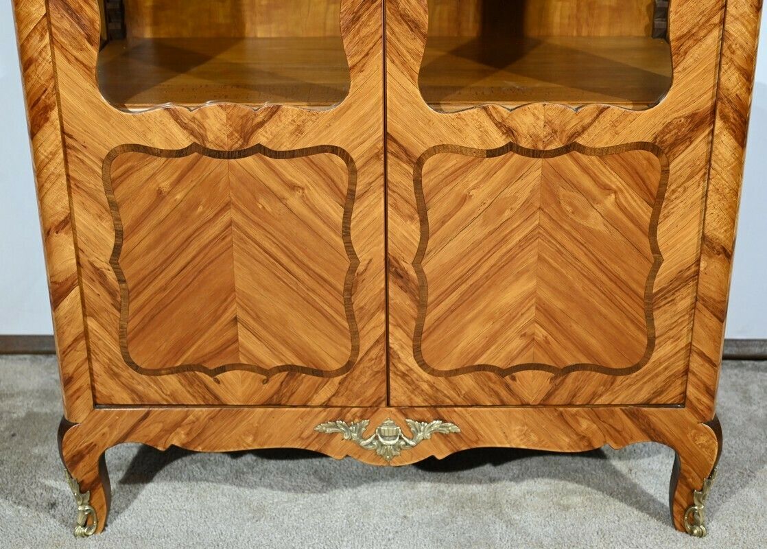 photo vinterior Small Rosewood Showcase, Louis XV Style – Early 20th Century