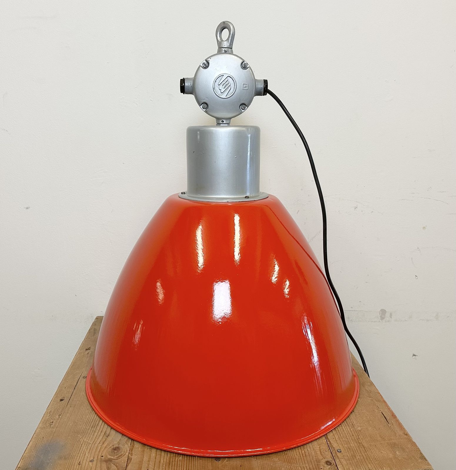 photo vinterior Large Red Painted Industrial Factory Lamp From Elektrosvit, 1960s, 10x