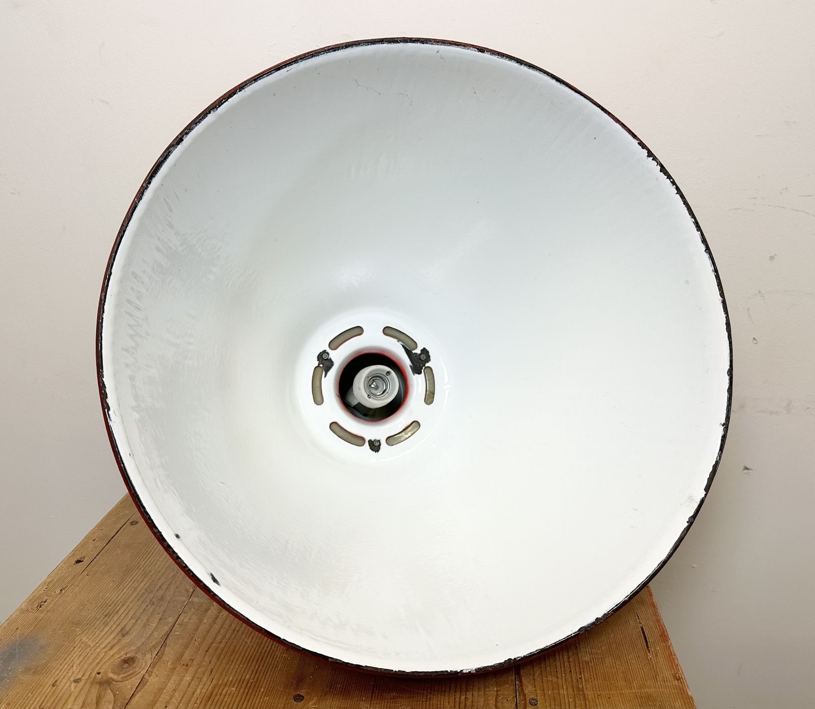 photo vintage Large Red Painted Industrial Factory Lamp From Elektrosvit, 1960s, 10x