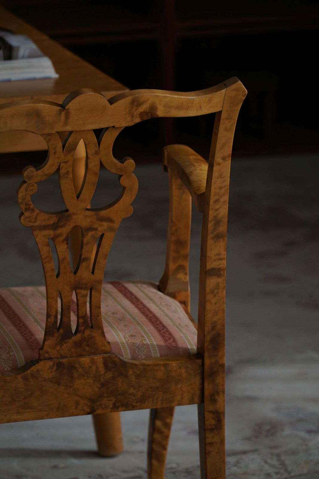 photo for sale A Pair Of English Chippendale Style Armchairs In Birch, 20th Century, England