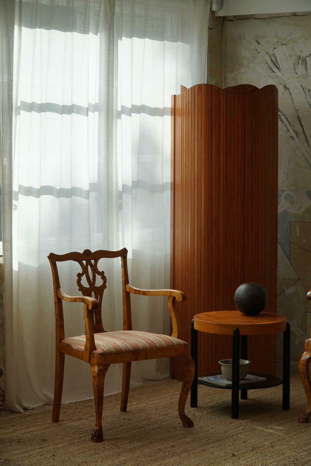 2473.0 A Pair Of English Chippendale Style Armchairs In Birch, 20th Century, England photo