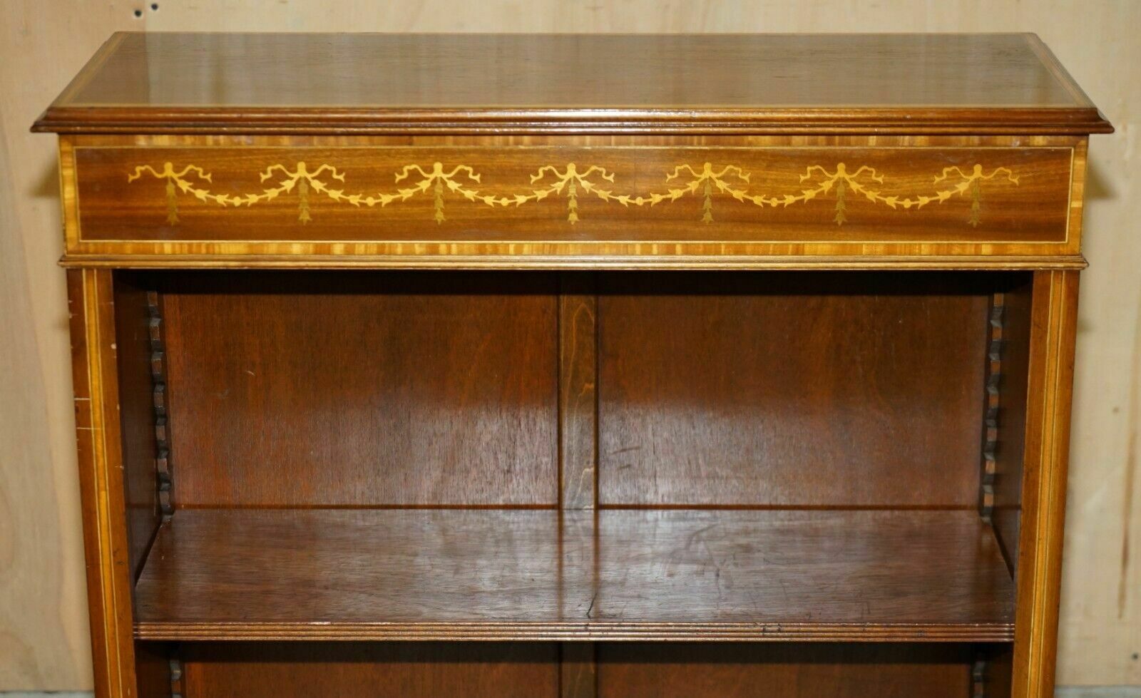 Exquisitely Inlaid Brights Of Nettlebed Sheraton Revival Dwarf Open Bookcase photo vinterior