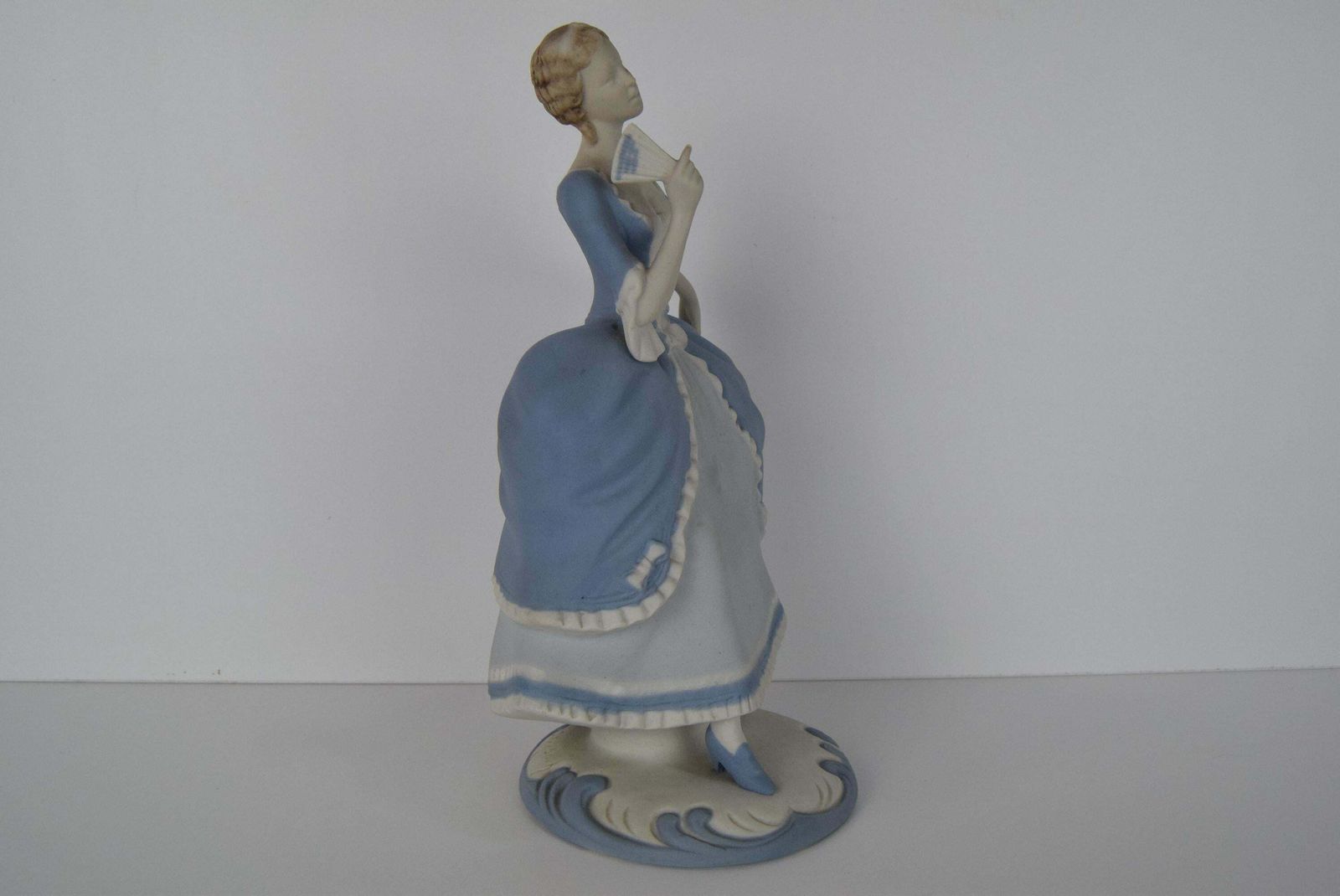 Porcelain Figurine Design Strobach, For Royal Dux, 1970's. photo vintage