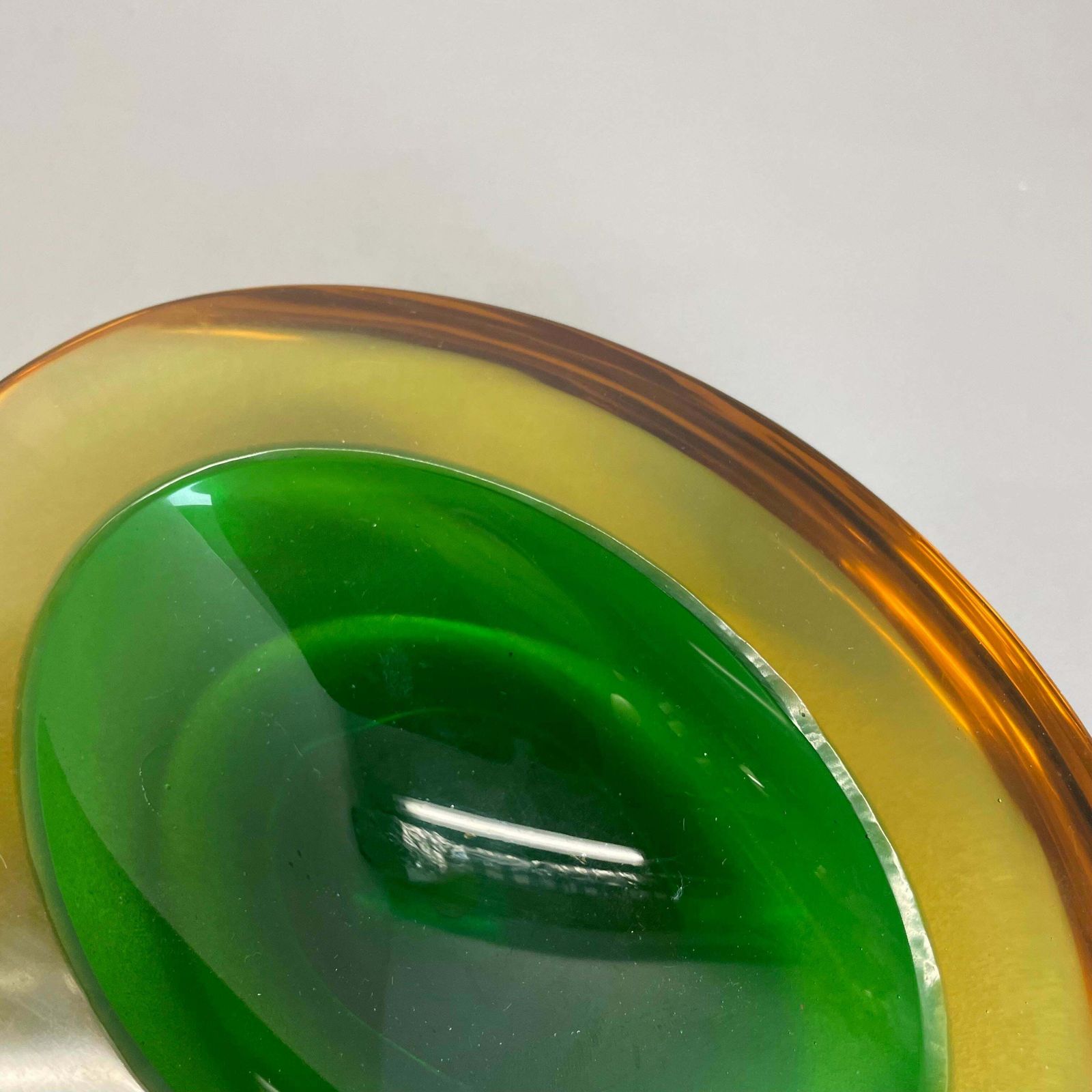 photo furniture Heavy 1.5kg Glass "Green Yellow" Bowl Element Shell Ashtray Murano Italy, 1970s