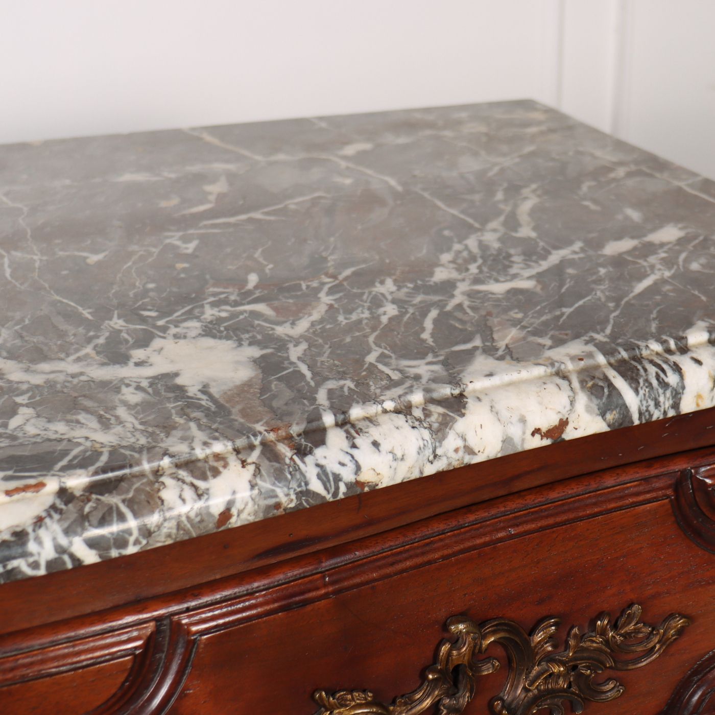 photo furniture 18th Century French Serpentine Commode