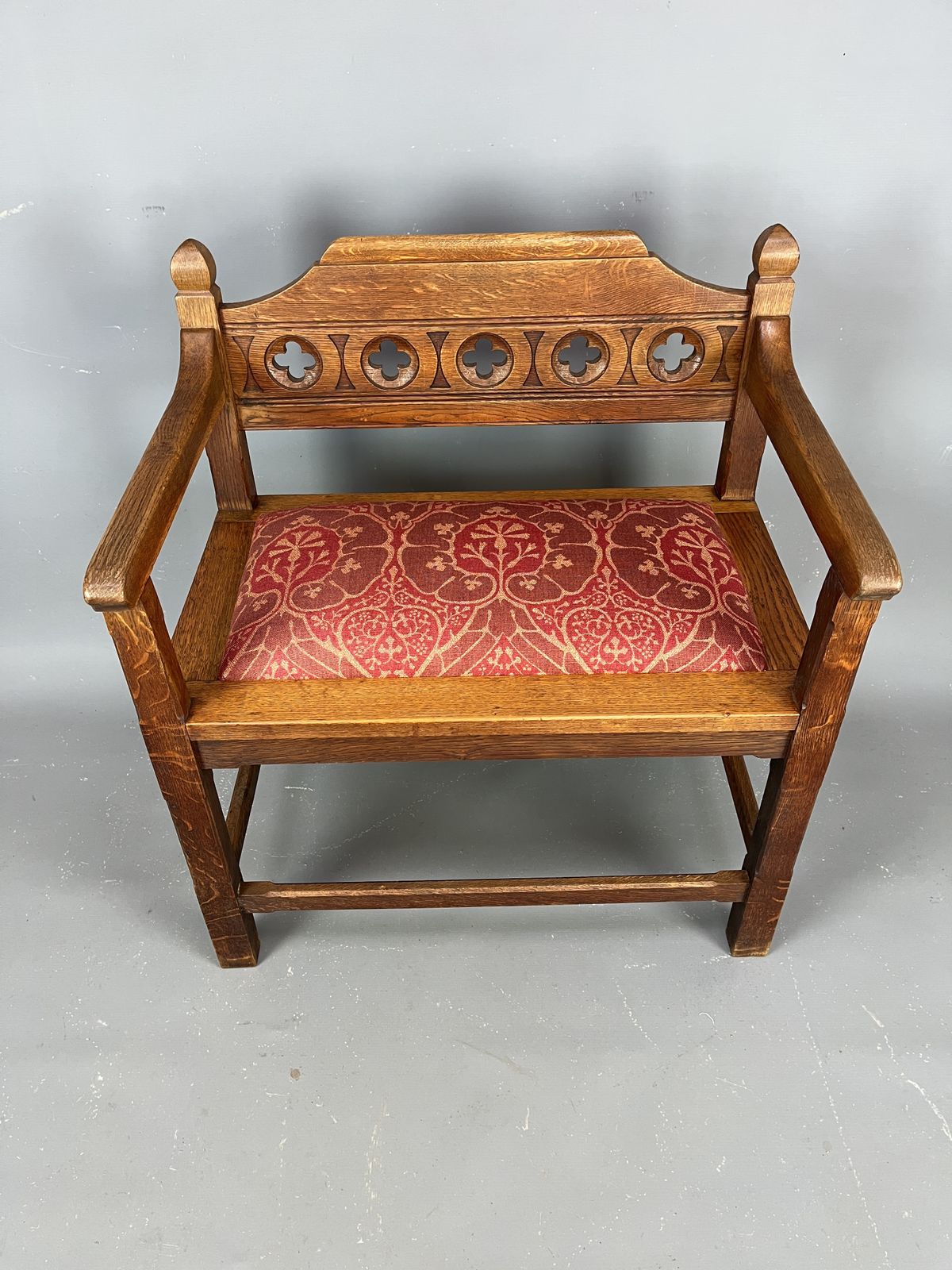 photo vinterior Set Of 3 Gothic Revival Hall Seats