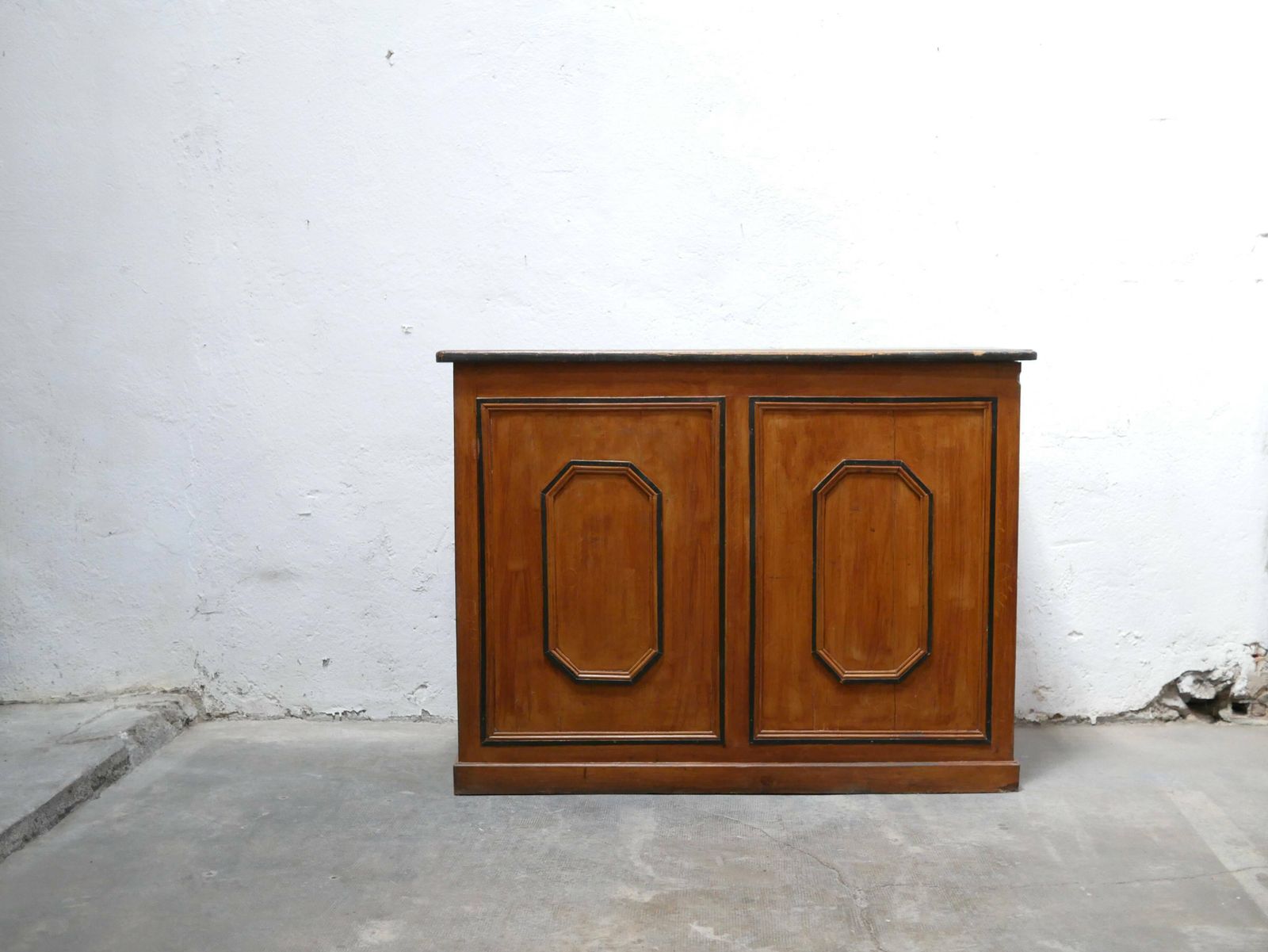 Antique Wooden Counter Trade Furniture photo furniture
