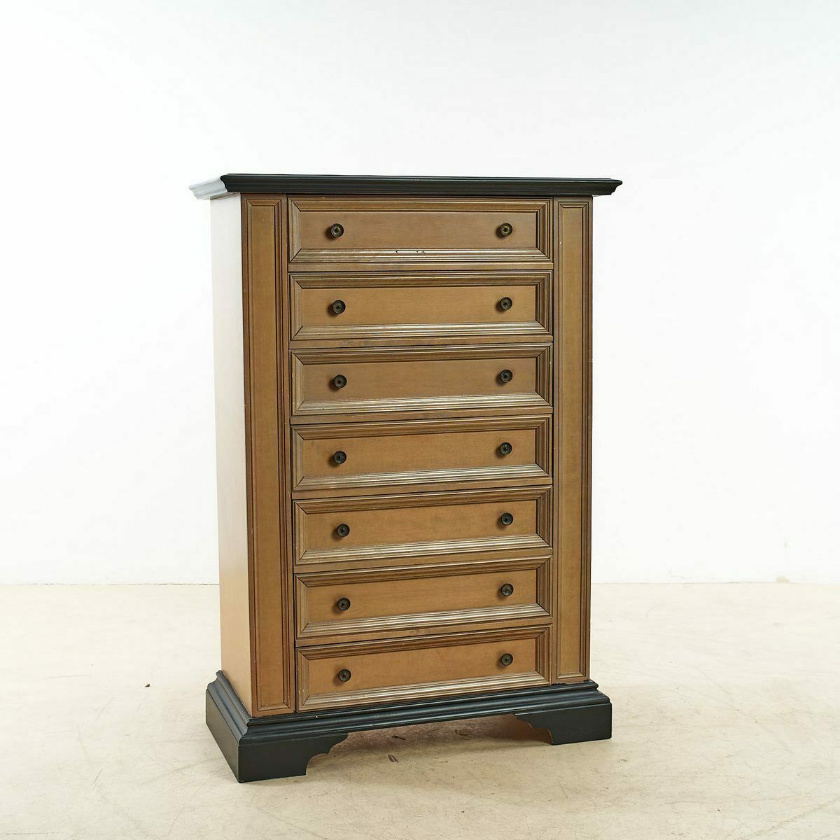 Cabinet Seven Drawers, Weekly