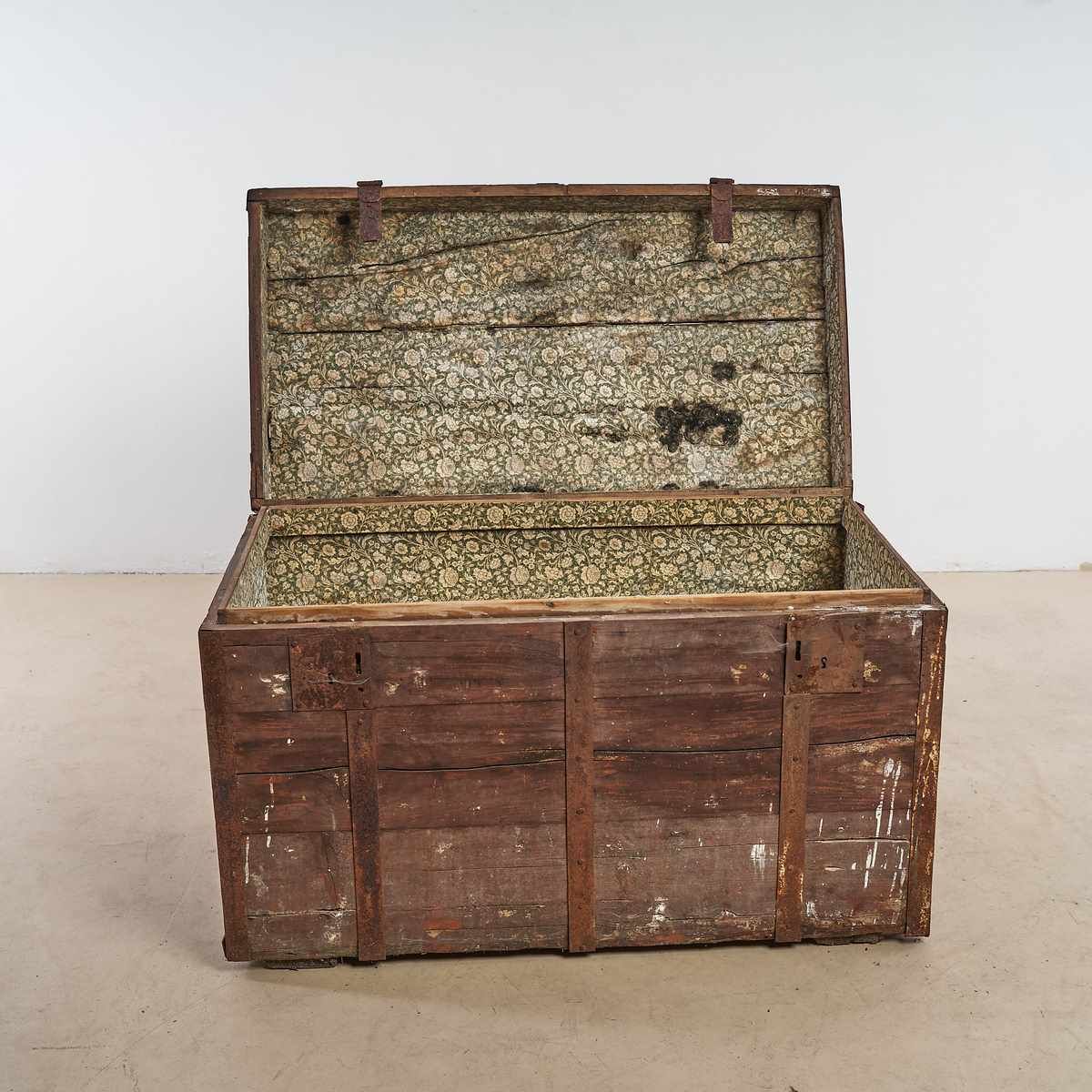 Wooden Trunk photo furniture