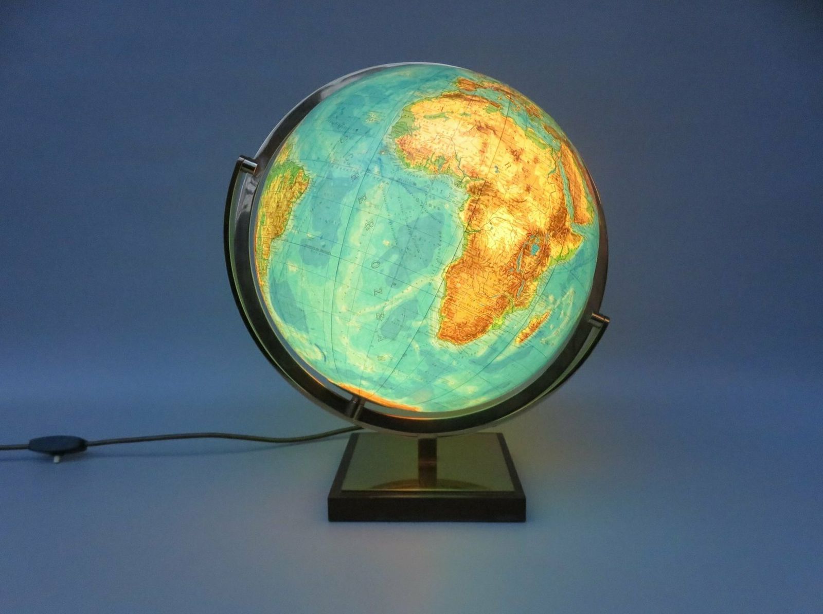 photo vinterior Columbus Duo Earth Globe In Ball Brass, Wood, Mouth Blown Glass, 1960s