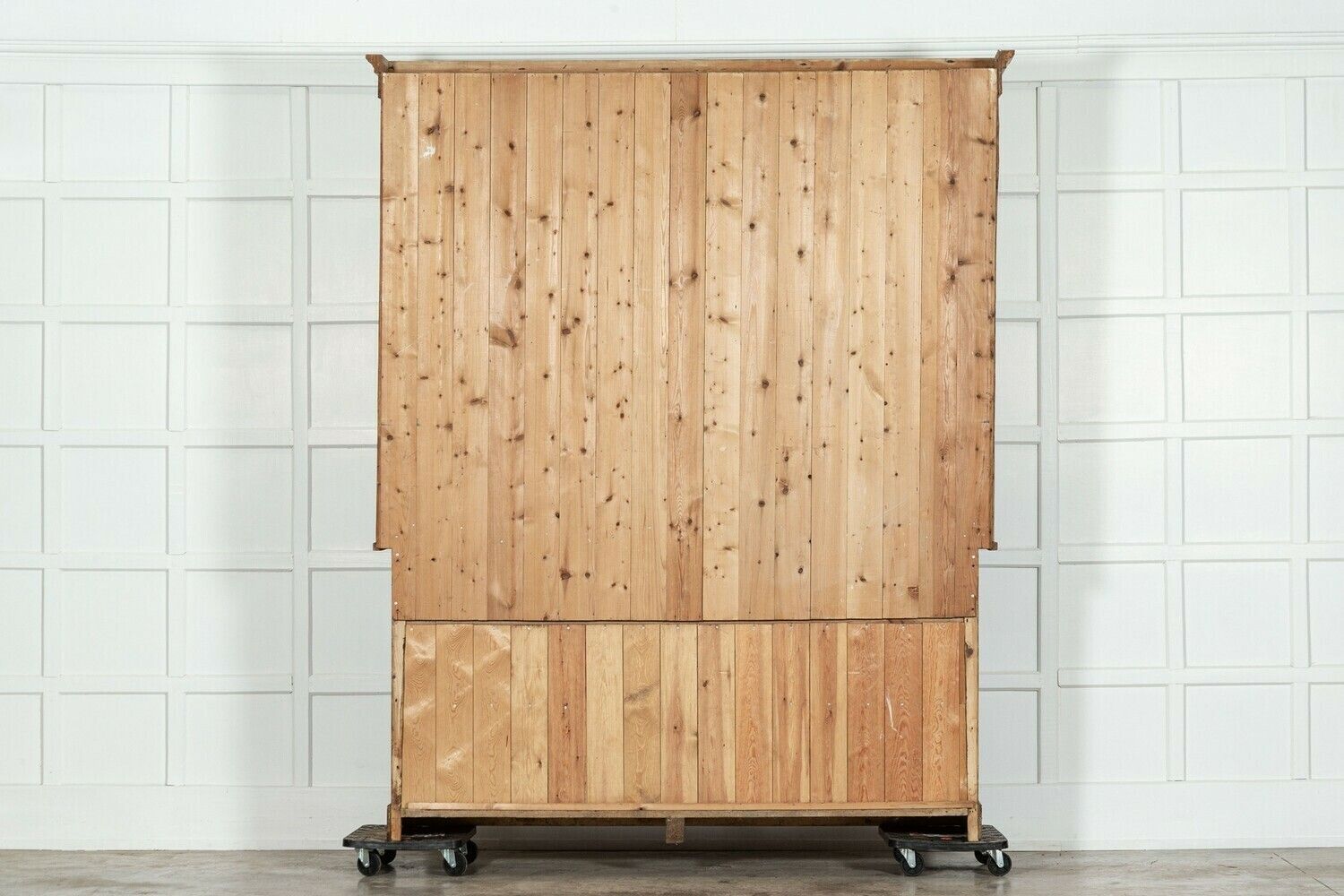 6843.0 Large 19thc English Pine Dresser photo