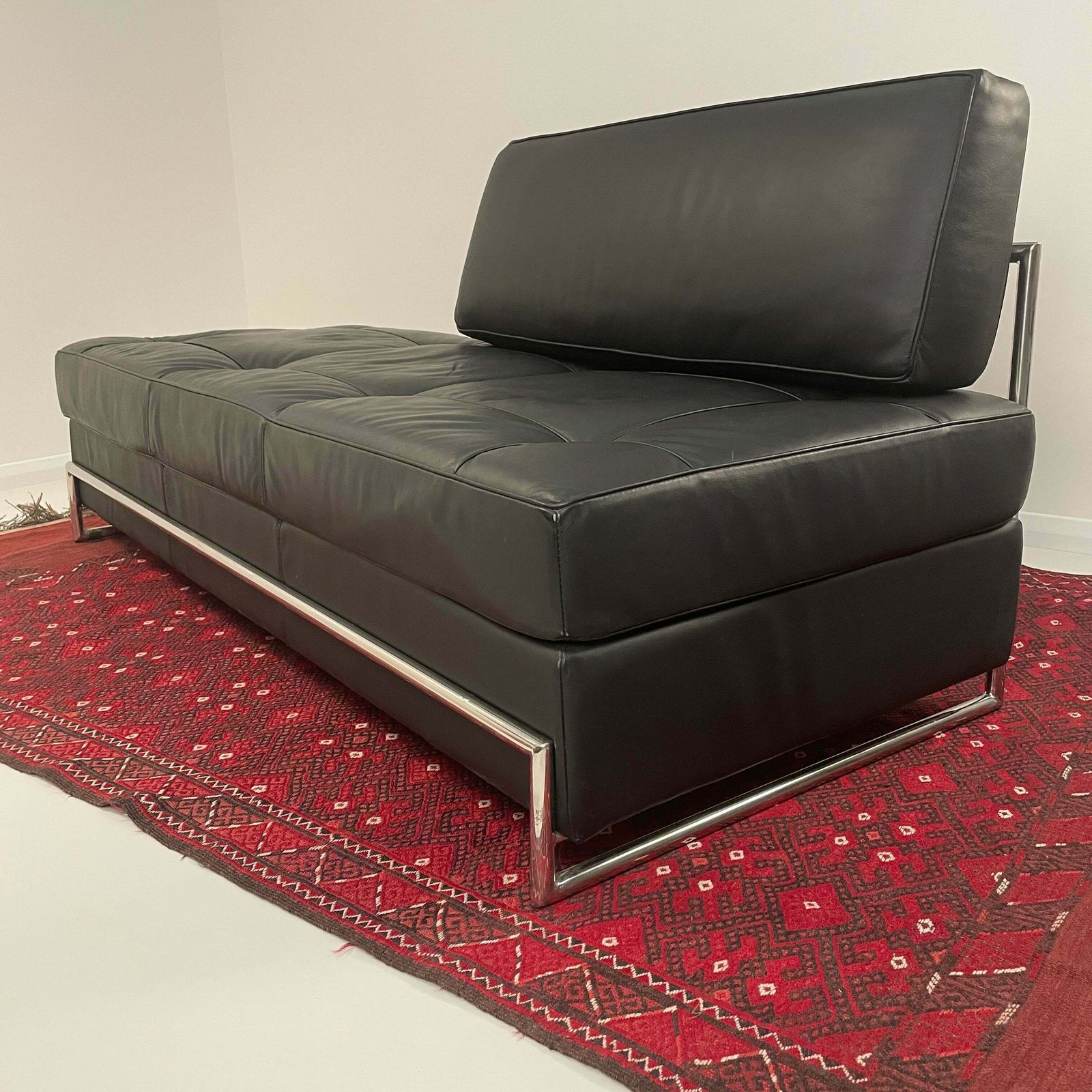 photo furniture Vintage Style Black Eileen Gray Day Bed/Sofa