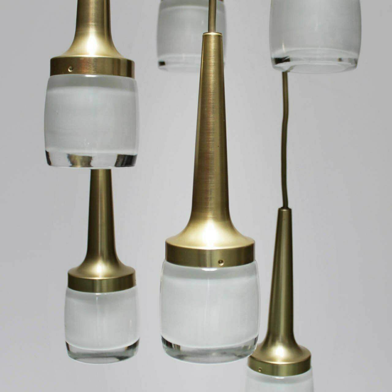 Armatuur Met Zes Staff Hanglampen, Duitsland photo Verlichting