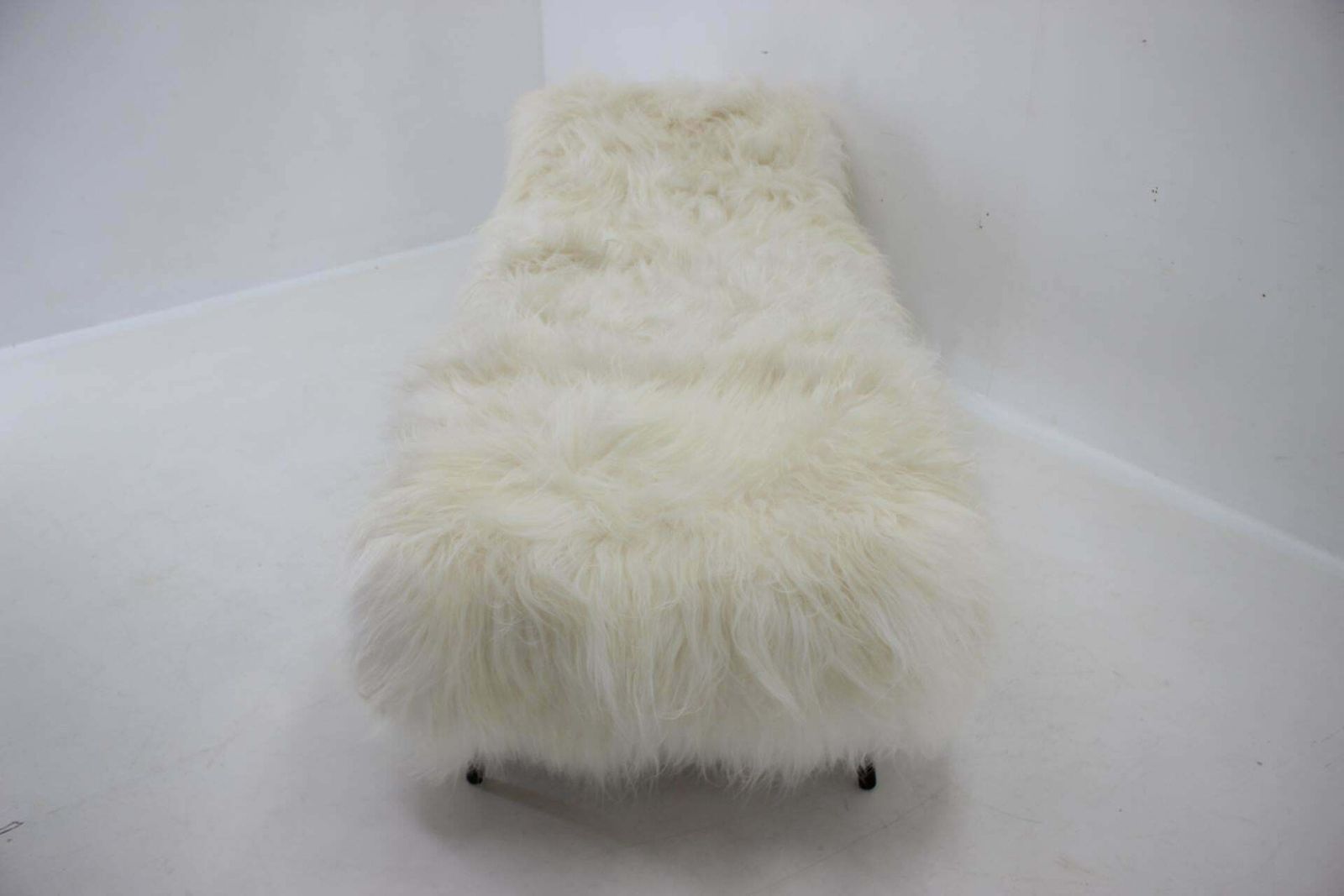 Exclusieve Daybed In Schapenvacht, Ca. Jaren 1960 photo Meubels