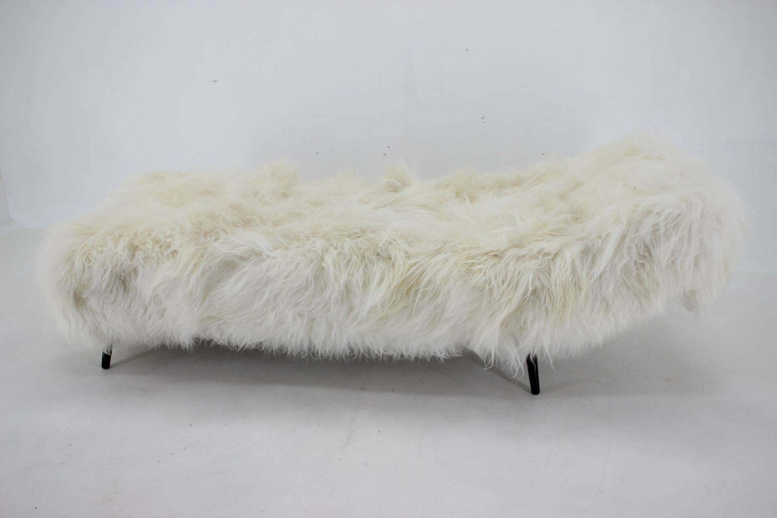 1960s Exclusive Daybed In Sheep Skin photo 5949.0