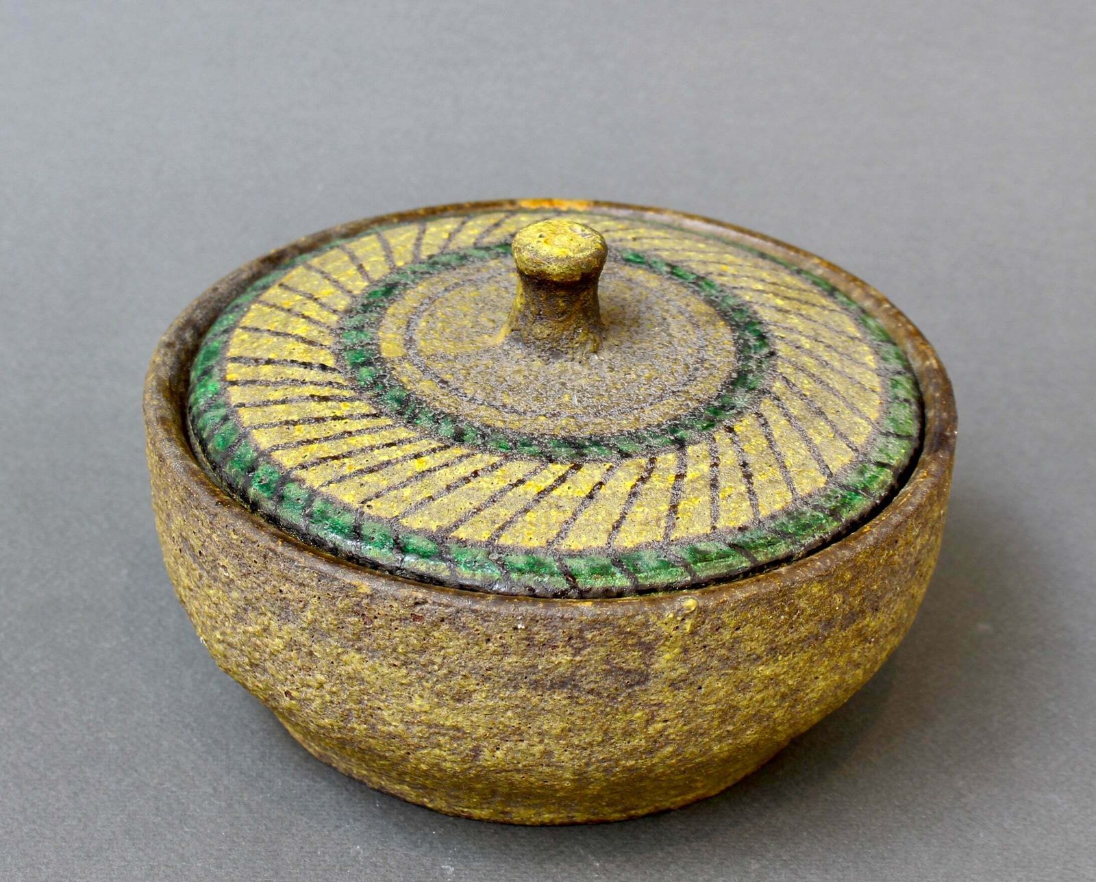 800.0 Vintage Italian Earthenware Sugar Bowl With Lid By Aldo Londi For Bitossi (Circa 1950s) photo