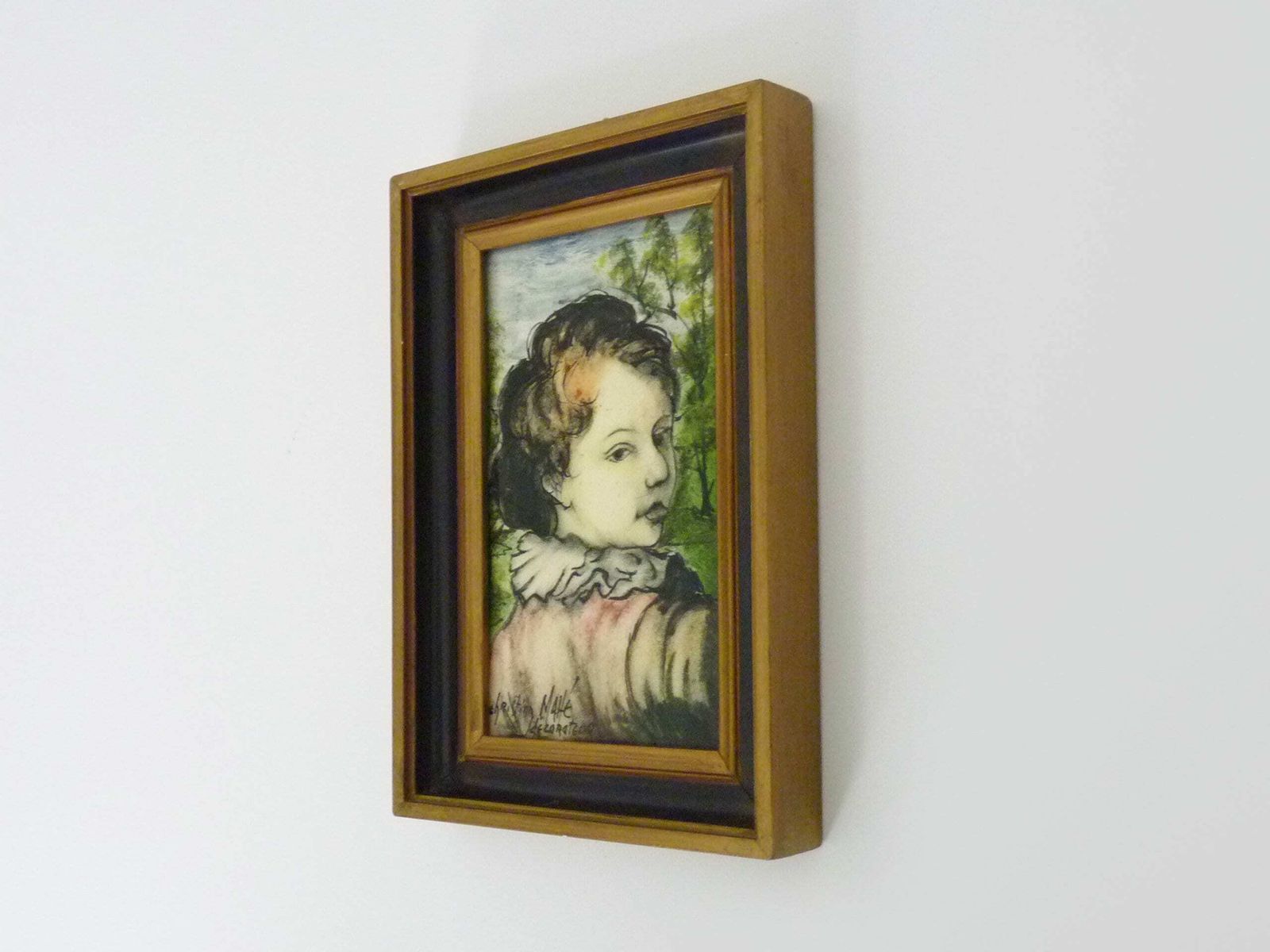 Plaque céramique portrait, décorateur Christian Mahe photo vinterior