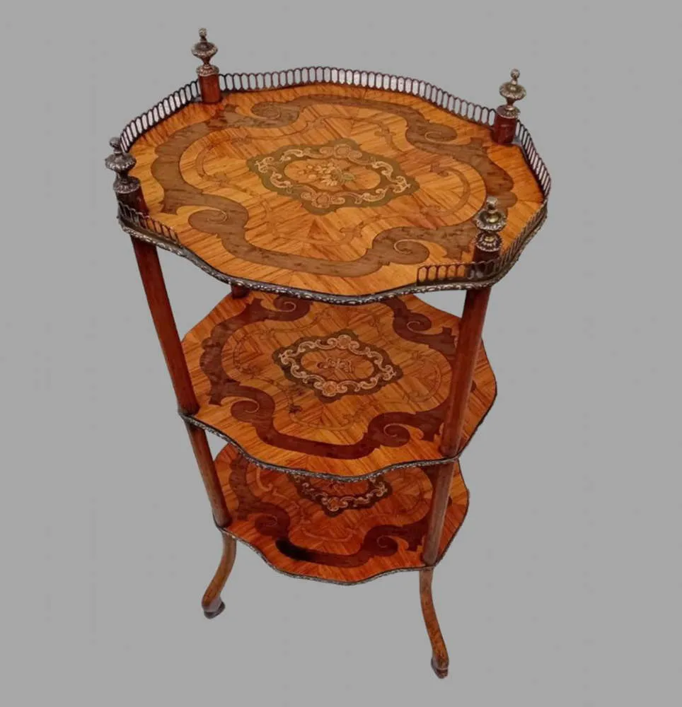 photo furniture Late C19th Three Tier Table In Kingwood And Rosewood