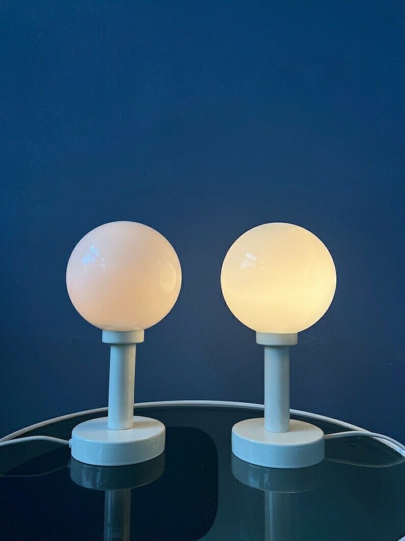 Set (2) Witte Space Age Tafellampen Met Opaline Glazen Kap photo furniture