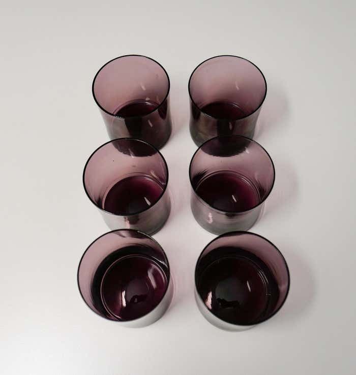 photo vinterior Purple Smoked Glass Water Carafe And Drinking Glasses, Mid Century Modern, 1960s
