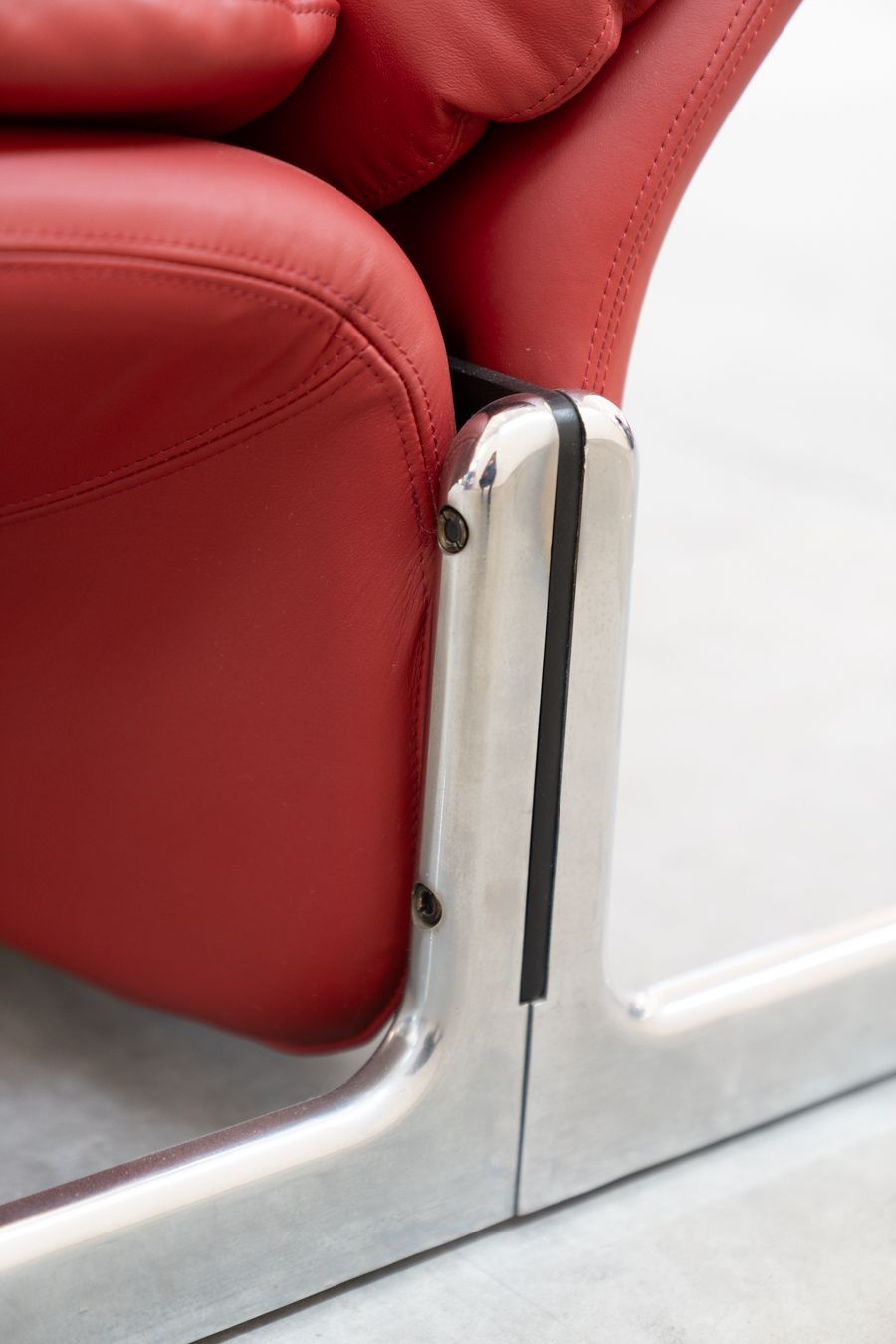 Armchair And Footstool In Red Leather, Vitelli And Ammannati, For Brunati 70/80 photo buy