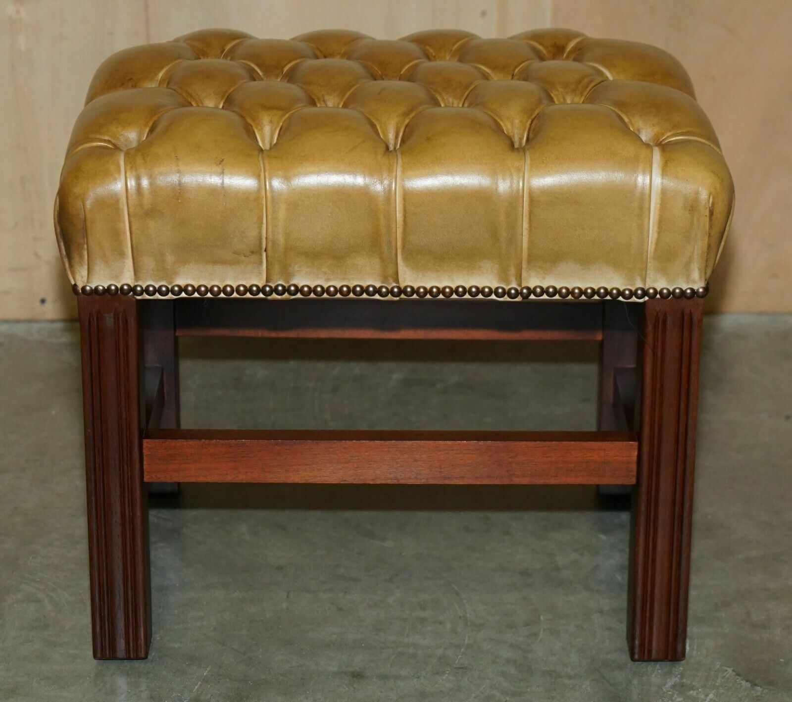 photo furniture Vintage Tan Brown Leather Chesterfield Tufted Baron Footstool Part Of Suite